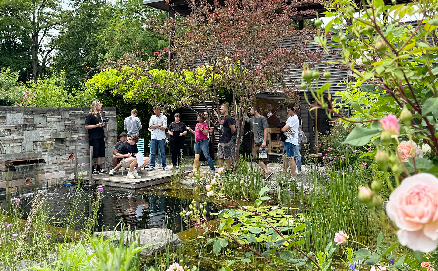 Galabau-Meisterklasse aus Landshut zu Besuch im Schaugarten in Wängi